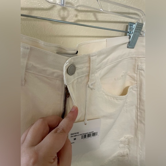 ✨NWT JBD White Denim Distressed Shorts Size M - Picture 6 of 13